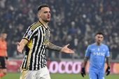 Napoli’yi yenen Juventus liderliğe terfi etti