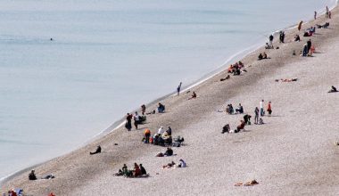 Antalya’da yazdan kalma gün: Sahil doldu taştı