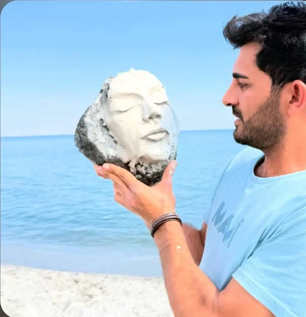 Nesil Demirci ışığı taşa hapsetmek